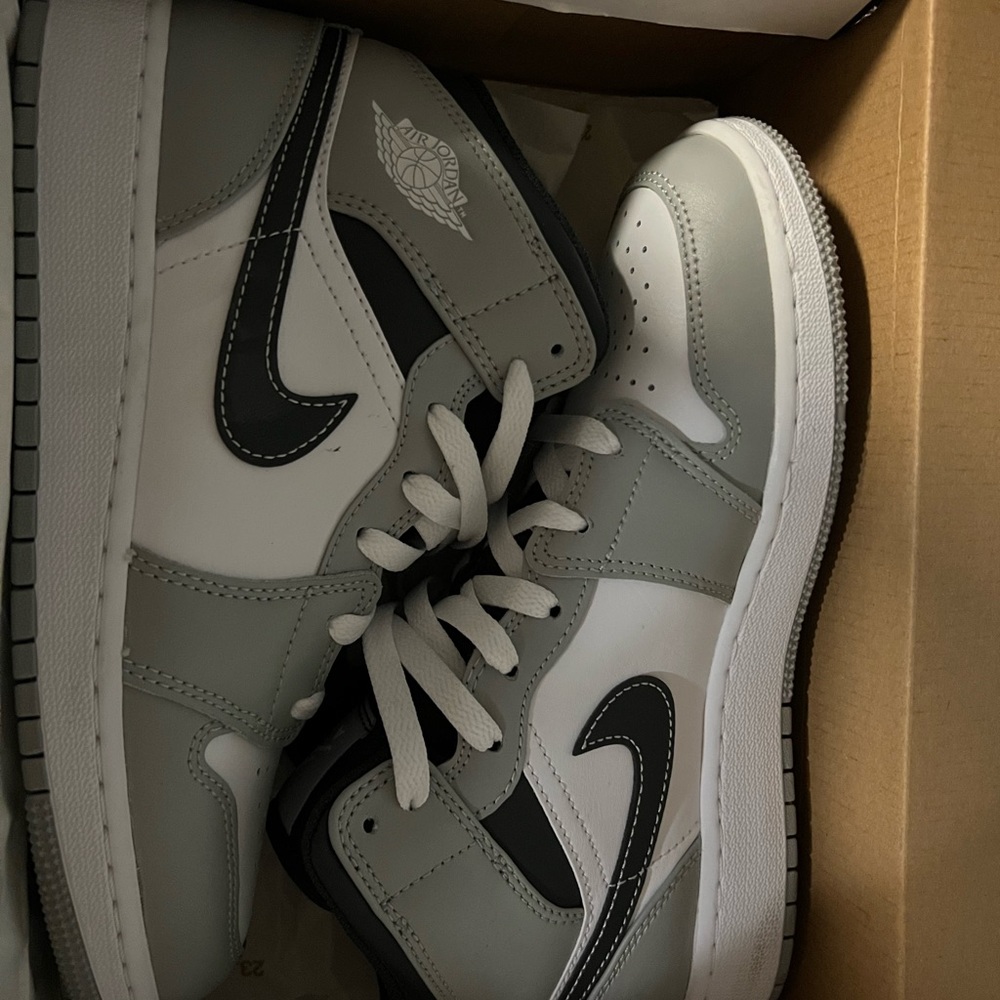 Nike air Jordan’s size  mids 7.5 anthracite light smoke grey